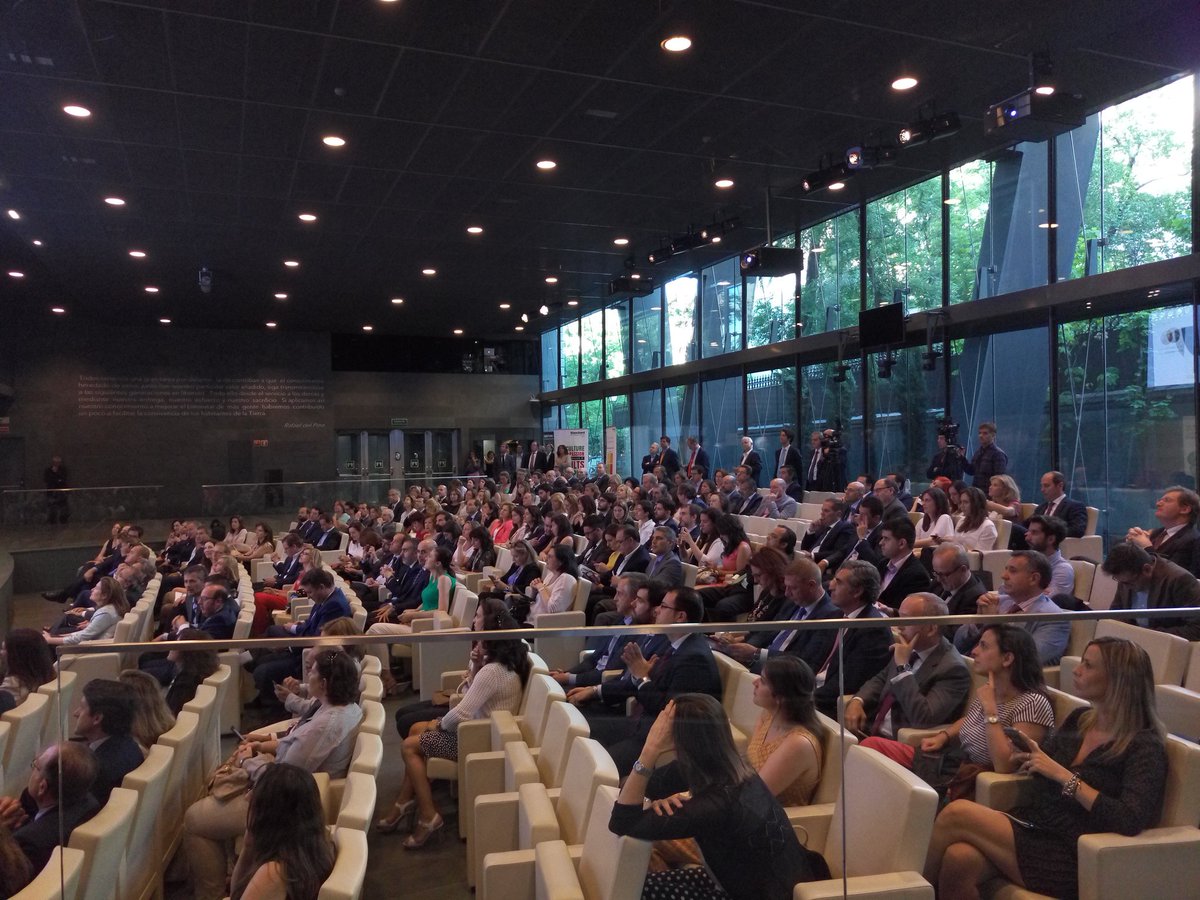 _capital_humano's tweet photo. ¡Gracias a todos por hacer posible esta XX Edición de Premios Capital Humano! #PremiosCH16 #RRHH https://t.co/9xEAv7rF9P