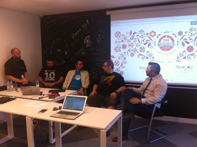 SiteGround_ES's tweet photo. Compartiendo cómo fue el #jab16 con los joomleros en la meet up de @JoomlaMadrid #joomla https://t.co/0VC2D516jm