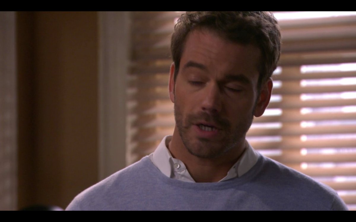 gtststreetteam's tweet photo. Hij zoent haar maar ze gaat er niet op in #GTST #maandag https://t.co/Z2to8U5Jaf