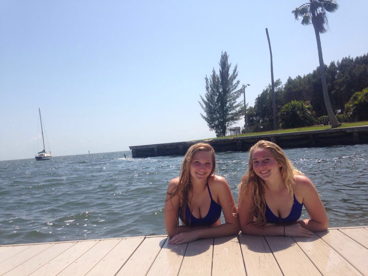 allysonjeanne13's tweet photo. Happy national best friend day to all of me babies 💕💕 https://t.co/zlSD1z47Er