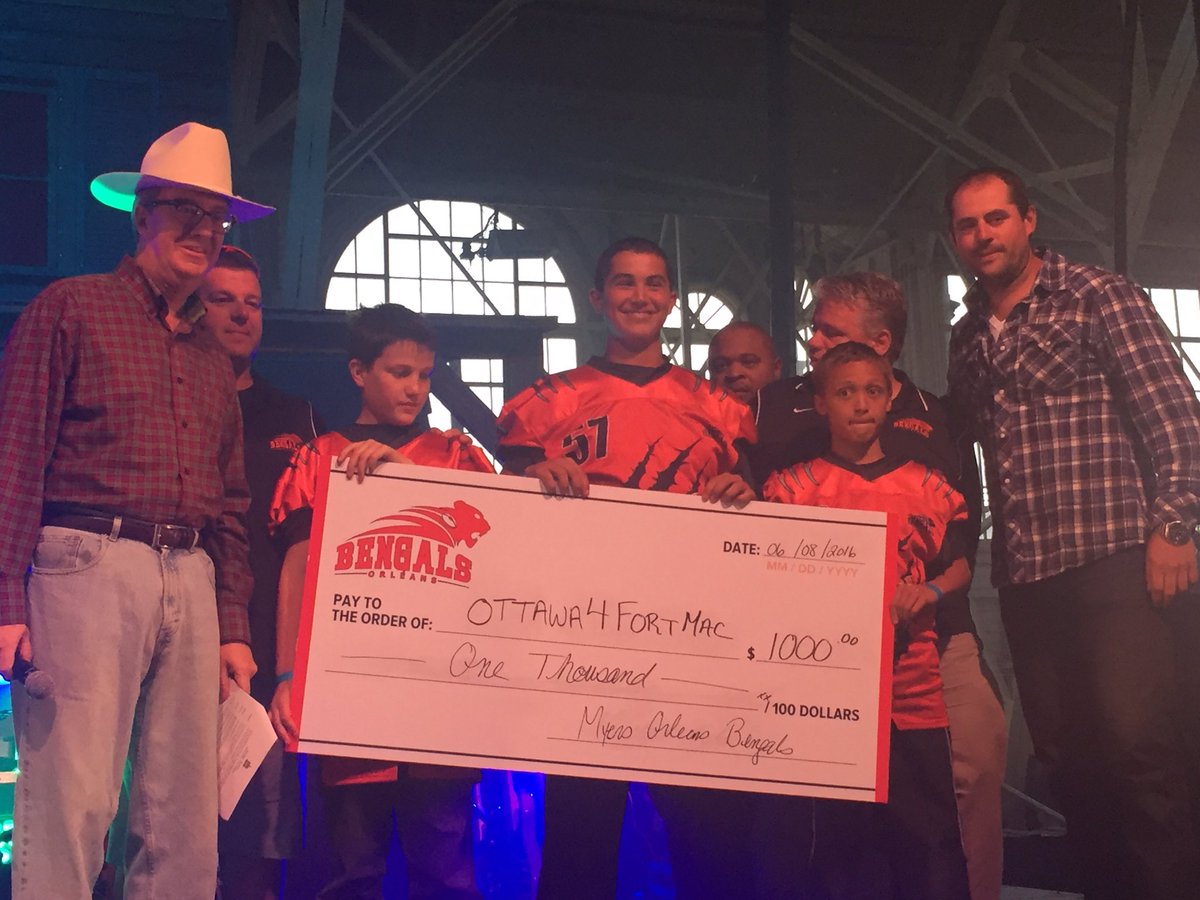 PureCountry94's tweet photo. Congrats to the Bengals Football team for raising 1 thousand dollars for Fort Mac! #Ottawa4FortMac @CPhillipsFour https://t.co/LF2OstllSe