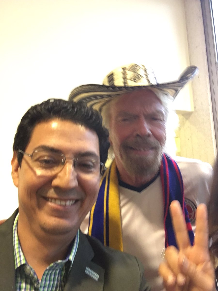 juancarlosy's tweet photo. Maravillosa oportunidad de compartir con Sir @richardbranson en #WOBIbogota #SiBransonPregunta https://t.co/QrzF3quoQT