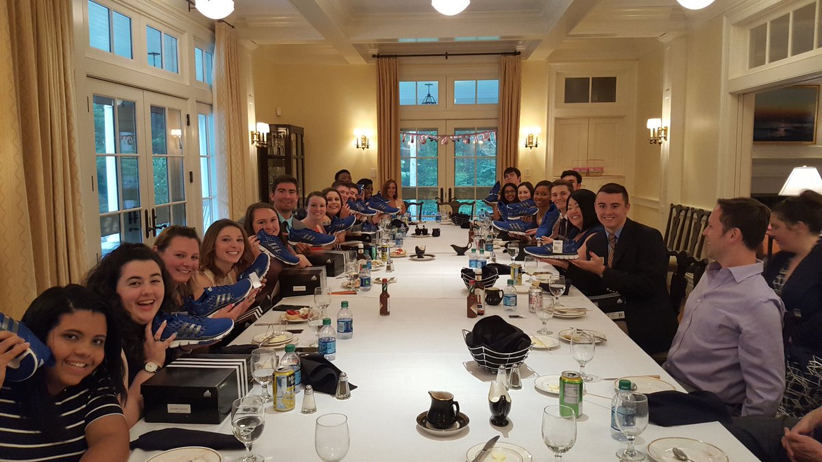 BryantUprez's tweet photo. And the Cl 2020 orientation leaders dine @ the Callahan House &amp; hold onto their new blue suede shoes. They R cool😊 https://t.co/zJlcOXwkvh