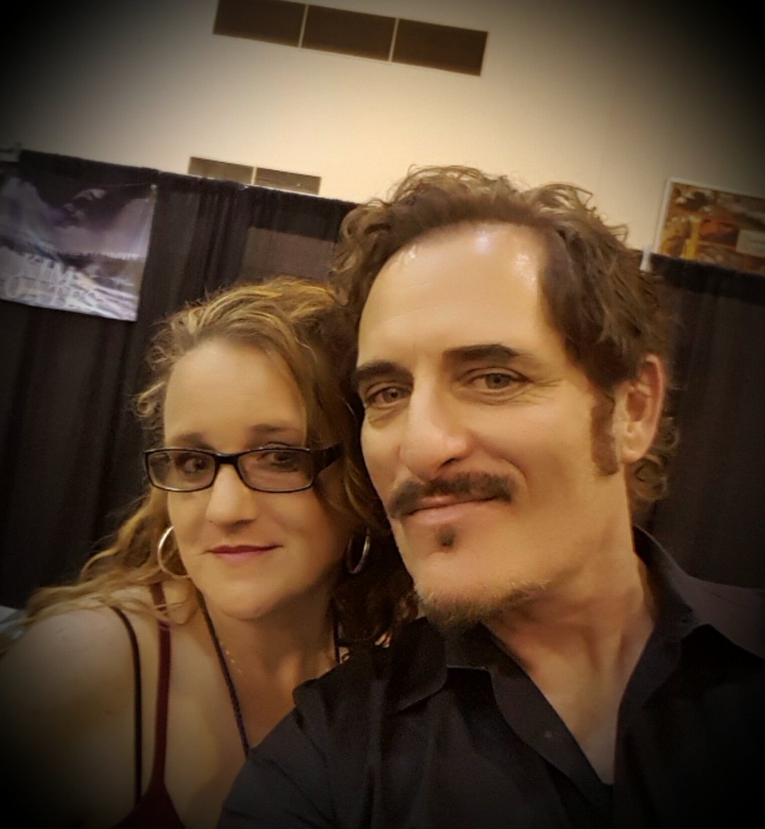 whittenk's tweet photo. @sutterphiles @KimFCoates @SonsofAnarchy
#houstoncomiccon
#Thismanrighthere!#Love me some Kim! https://t.co/CbtHTGAf8O