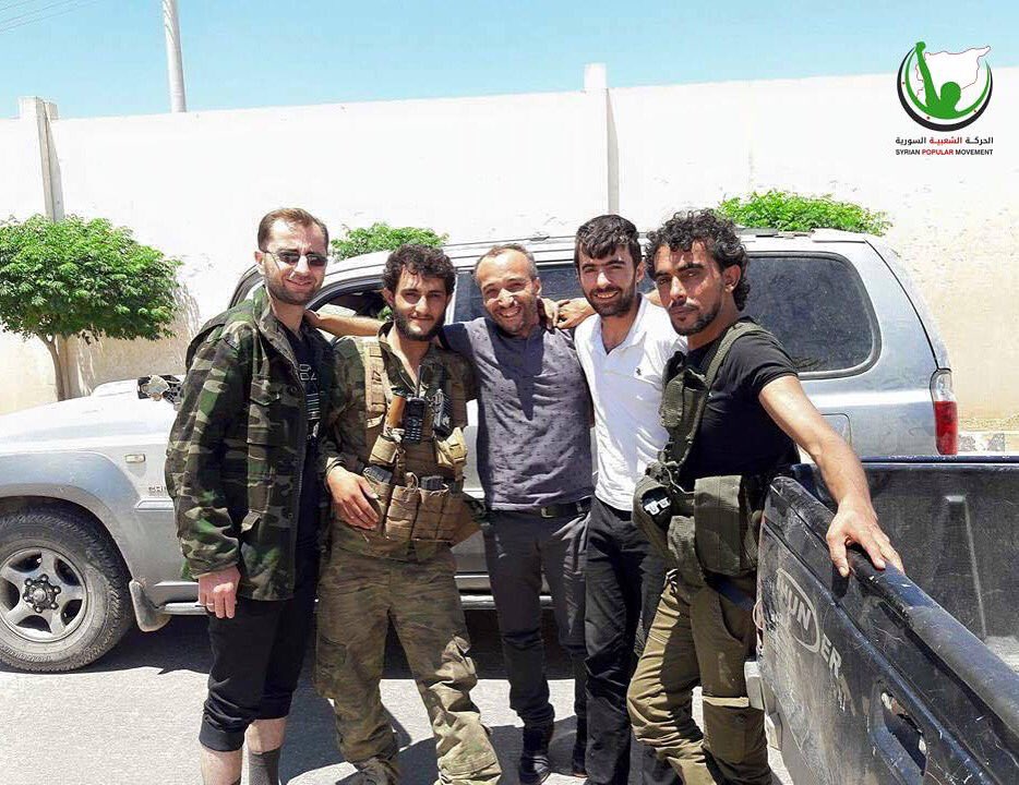 MovementSyrian's tweet photo. في #مارع،اجتمع الطبيب والمهندس والمقاتل في صف واحد،فكان الانتصار نتيجة ذاك الاجتماع.
#سورية #الحركة_الشعبية_السورية https://t.co/xCL1AqHm1I