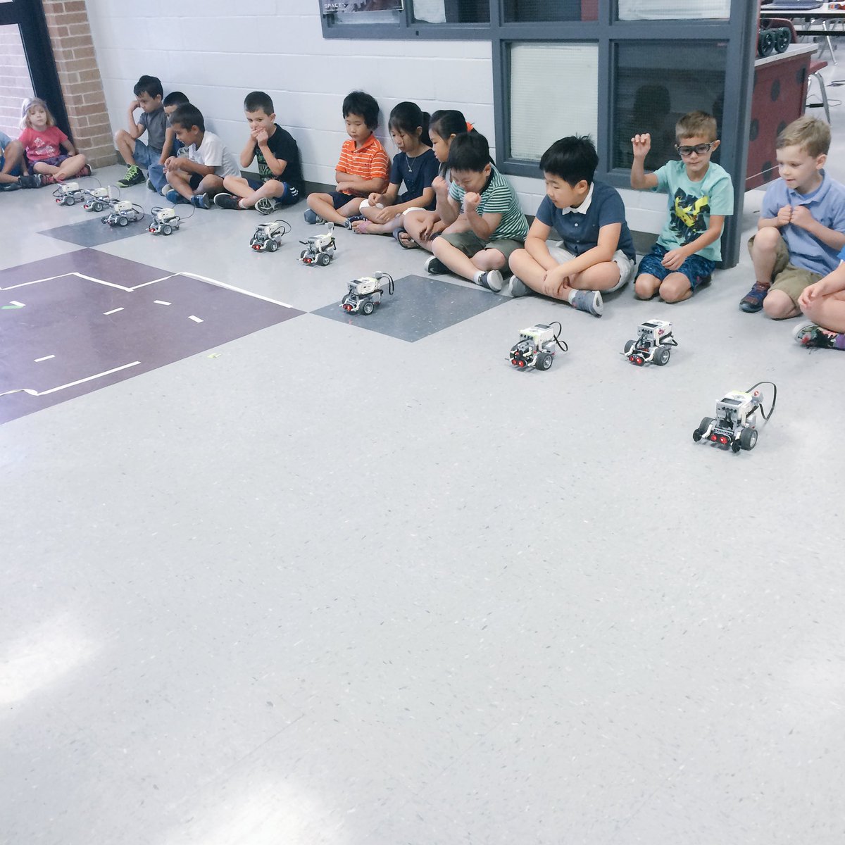 pinkladyhornets's tweet image. Day 3 of Robotics Camp! Time is going by so fast