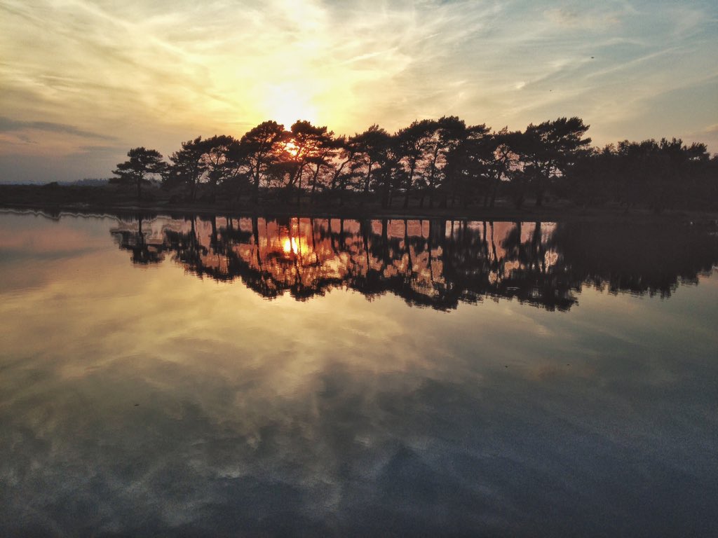 Matt_Pinner's tweet photo. Sunset tonight ... Is like taking photos on Glass... https://t.co/RgBm0AWmWk