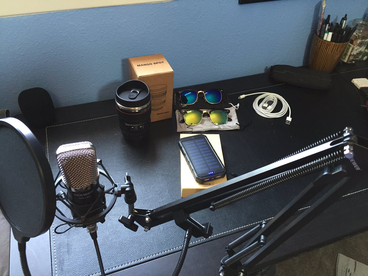 jon1fields's tweet photo. It's all here! #Amazon #zeroUV #mangospot #neewer #microphone #coffee #sunglases #solorcharger #comsoon #vidcon https://t.co/hquVBg5R1p