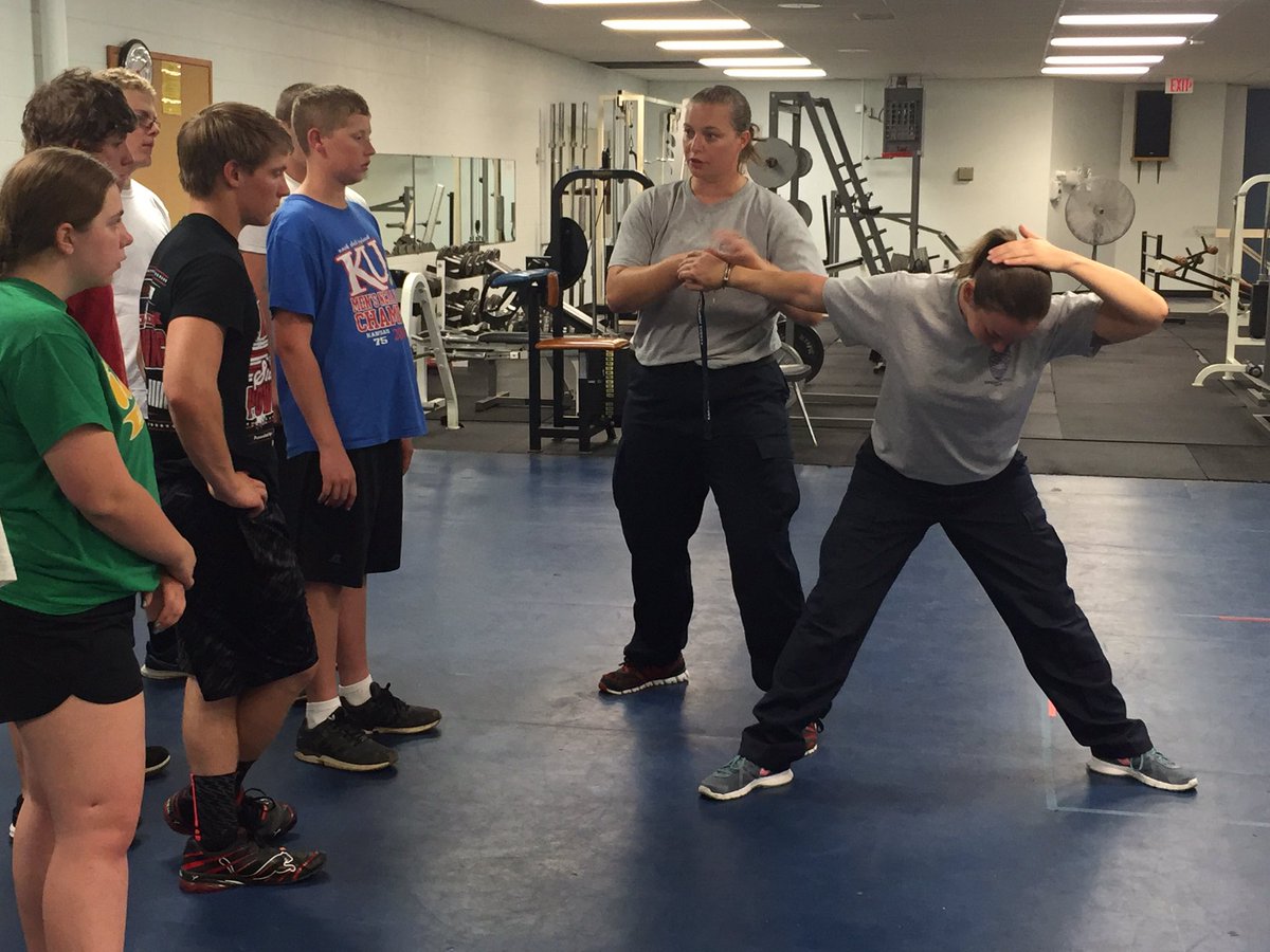 KHPTrooperGary's tweet photo. Troopers Wolf, Dorneker &amp; the Defense Tactics Team teach handcuffing techniques.
#GirlCopsAreAwesome
#CadetLaw https://t.co/k8TrinAxdm