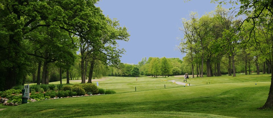 GolfNowChicago's tweet photo. Deerfield Golf Club in Riverwoods, IL offers a challenge to beginning &amp; expert golfers. https://t.co/vAH8iwCLBf https://t.co/KEFWTRDiQq