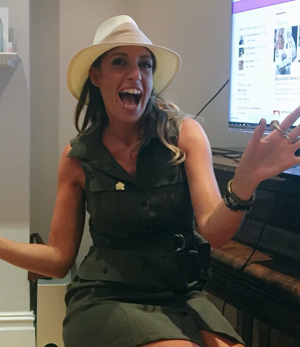 Barbrusa_Social's tweet photo. #socialmedia tips with amazing wisdom shared by @ladywimbledon hosted @thedecorcafe #HomeBizClub https://t.co/43u6Br9LME