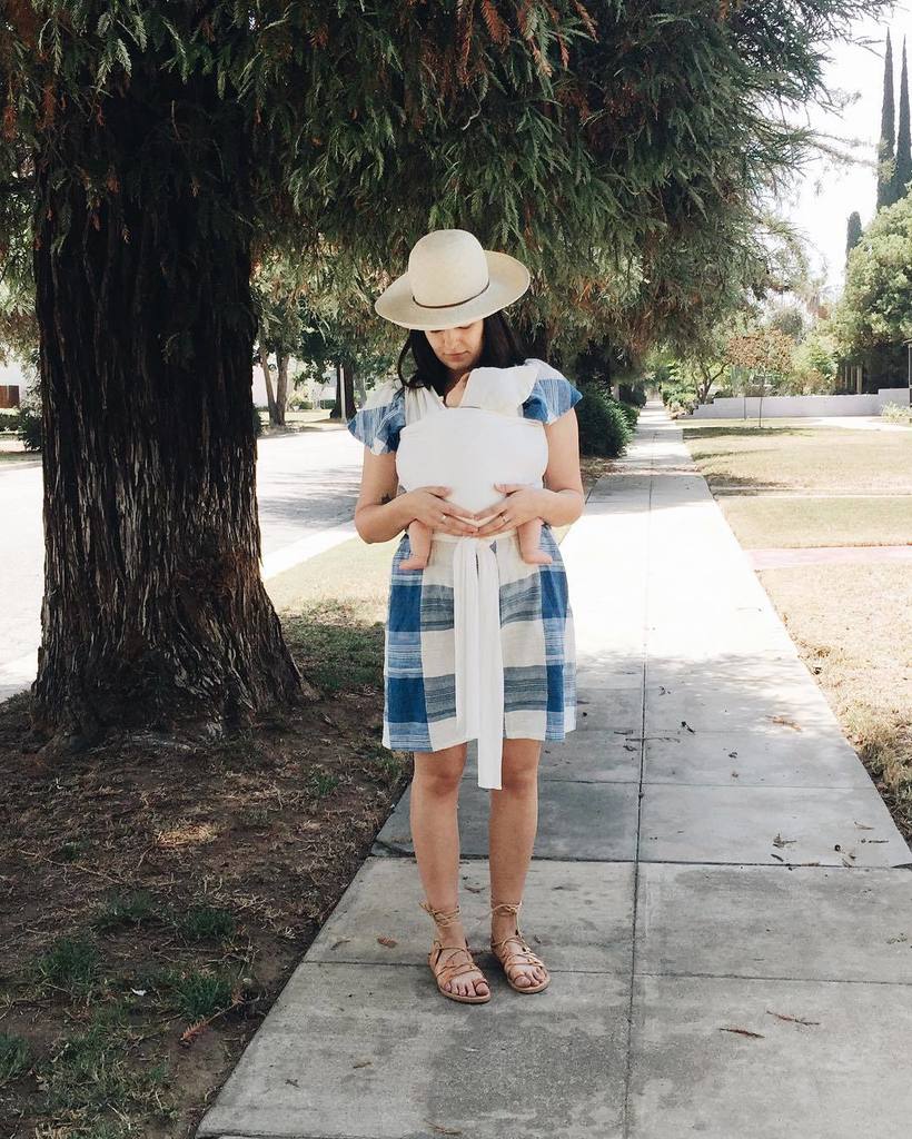 calivintage's tweet photo. coordinating my @happybabywrap with my outfit. not sure how i would get by without #babywe… https://t.co/clQFEvRW3s https://t.co/bBj5ToiJWK