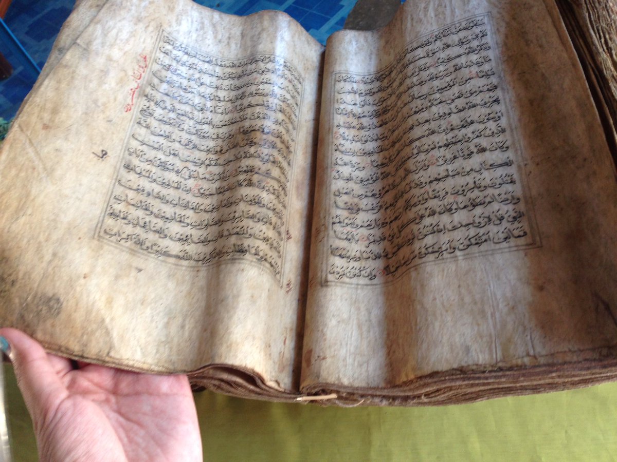 pinonyuu's tweet photo. Dan inilah Alquran kulit kayu tertua seAsia yang berada di Alor Besar. #ExploreTimor https://t.co/LNiA5wpjFR