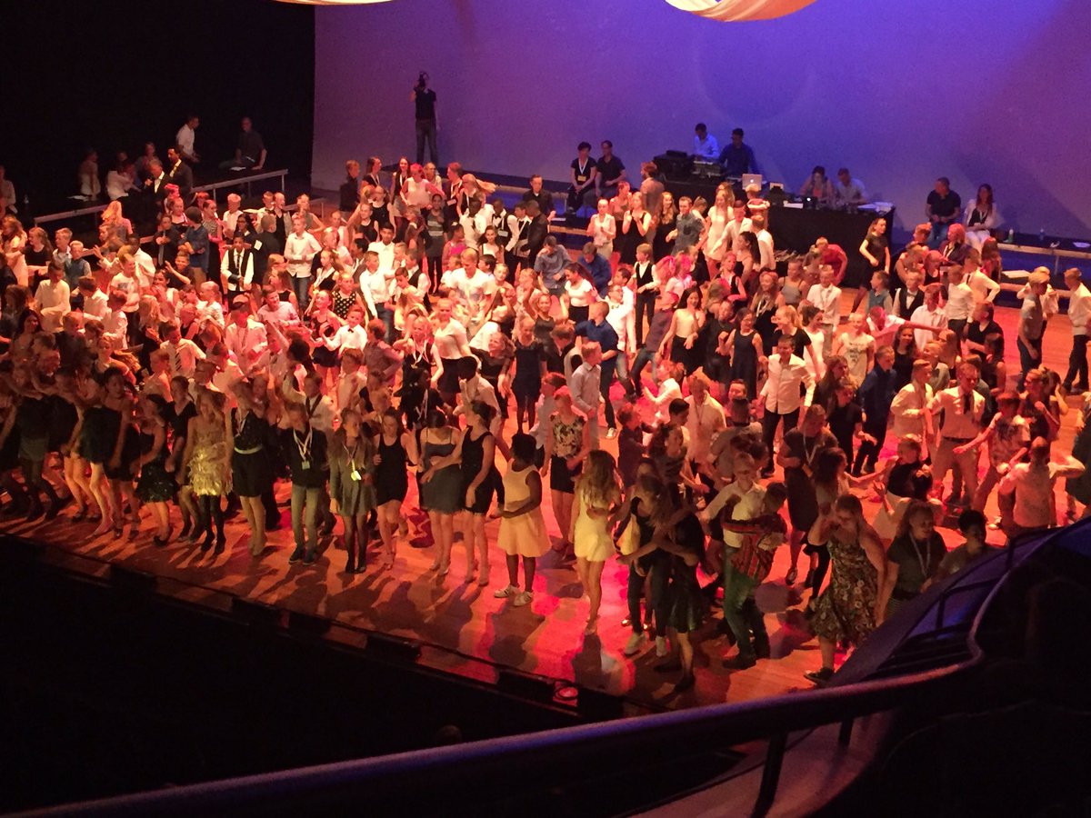 Finale Sacco Velt bokaal, uniek 300 kids 17 scholen respect en enthousiast met elkaar