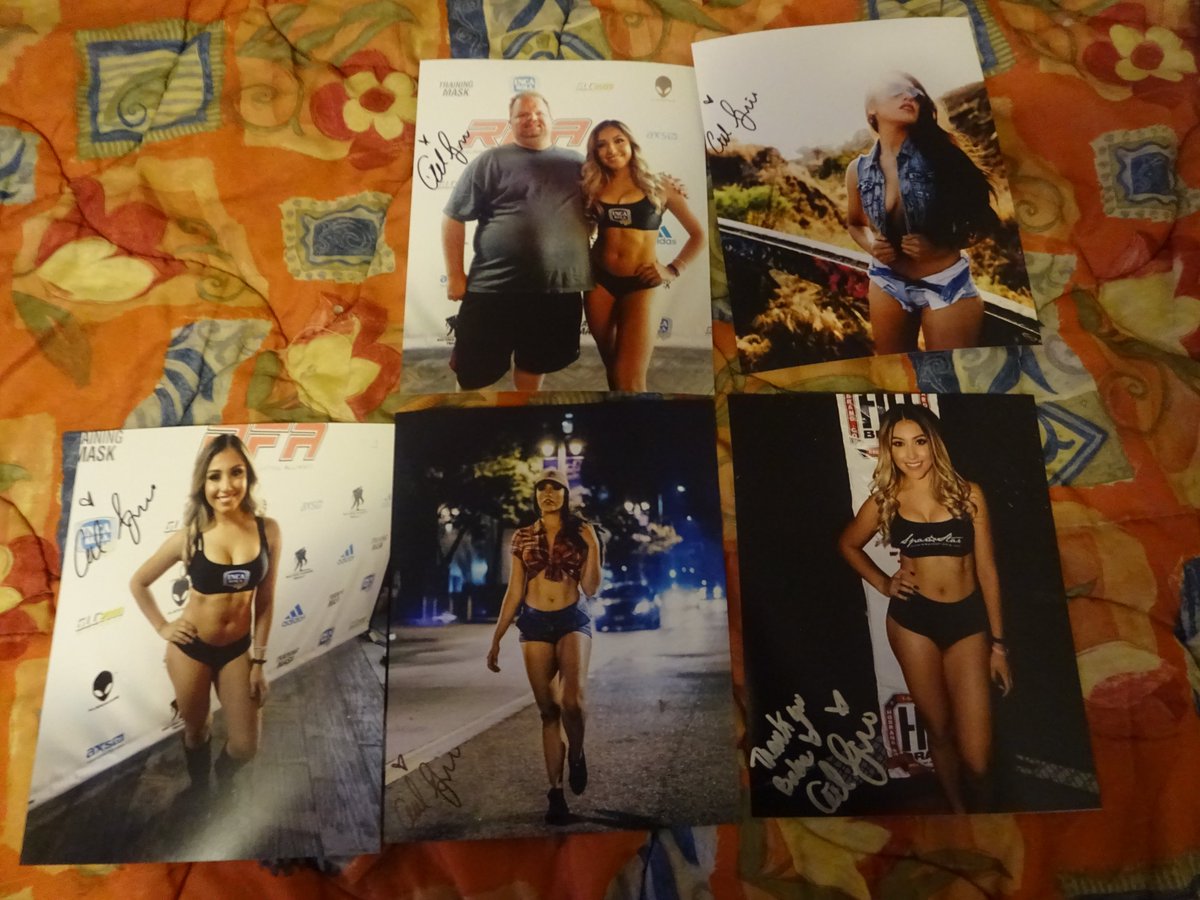 snackgod's tweet photo. CANT THANK THE STUNNING @Jennifer_SwifT & @Cristal_Aguirre FOR BEING SO AWESOME TO ME @RFAfighting #rfa38 https://t.co/EcPoPppye2