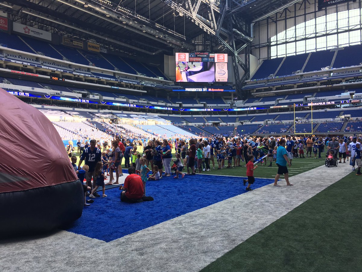JasonSpells's tweet photo. #Colts fans are out here early. And taking over the field @LucasOilStadium #WTHRColts https://t.co/gPJhMlivqN