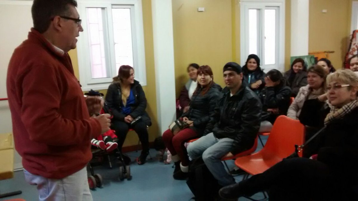 FliasalaEscuela's tweet photo. Taller "Límites y prevención de conductas adictivas" #FALE con @ElReparoCT @Eze1984 @EducacionBA https://t.co/ADfhJrhzCf
