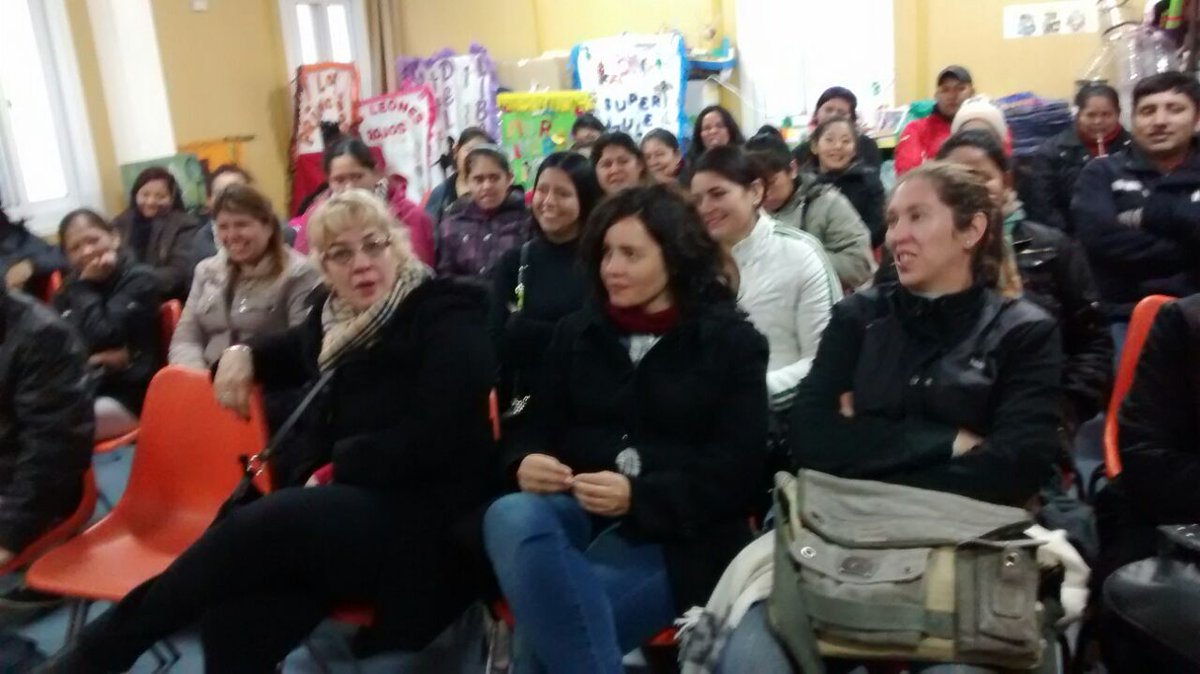 FliasalaEscuela's tweet photo. Taller "Límites y prevención de conductas adictivas" #FALE con @ElReparoCT @Eze1984 @EducacionBA https://t.co/ADfhJrhzCf