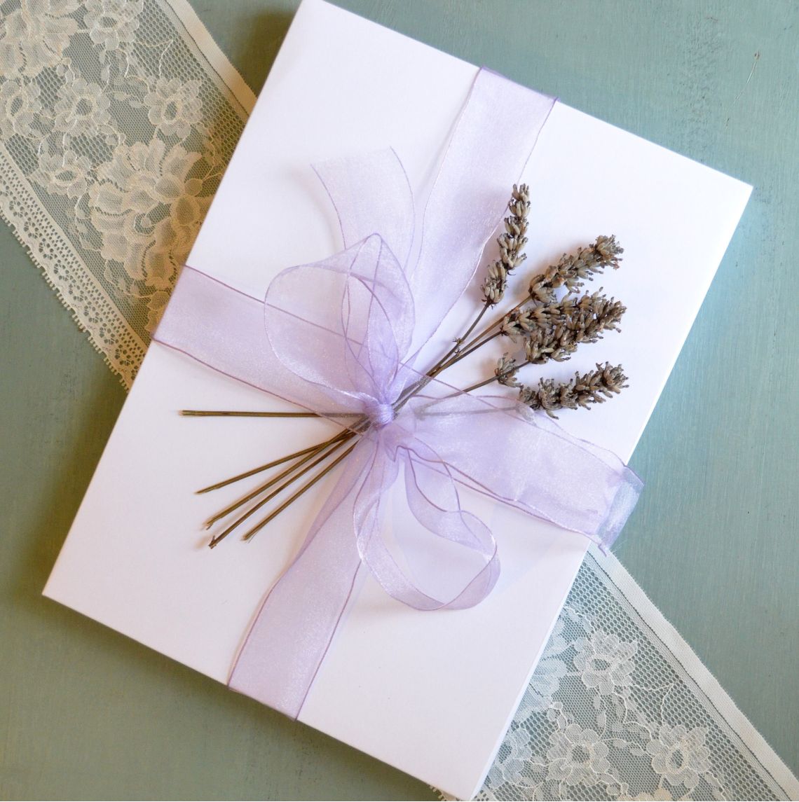 recipegiftbook's tweet photo. Hi #weddinghour we supply a #wedding #keepake created by all the guests! a personalised recipe book! #heirloom #gift https://t.co/KPRDeEIZrM