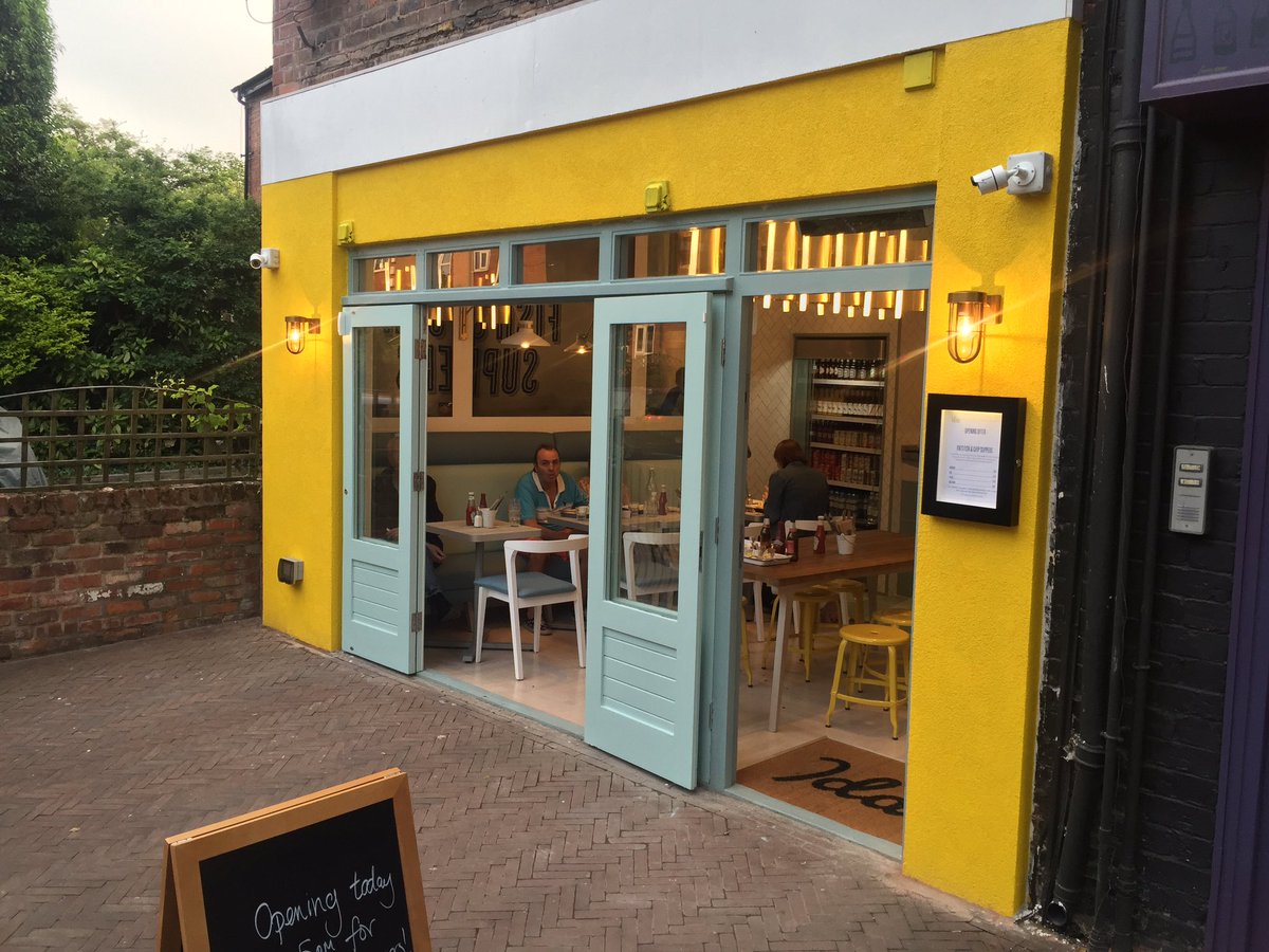 LtdPgr's tweet photo. Eating supper @idasfishbar https://t.co/78StQPx8Hg