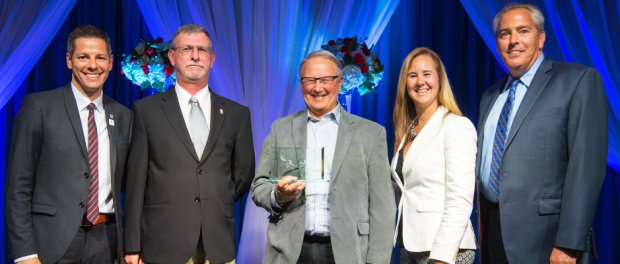 wildlifesociety's tweet photo. #Tourism #Winnipeg recognizes #TWS #conference success! #TWS2015 #BringItHomeAward #Manitoba https://t.co/bAOU5JwKJQ https://t.co/2seAWnNzLO