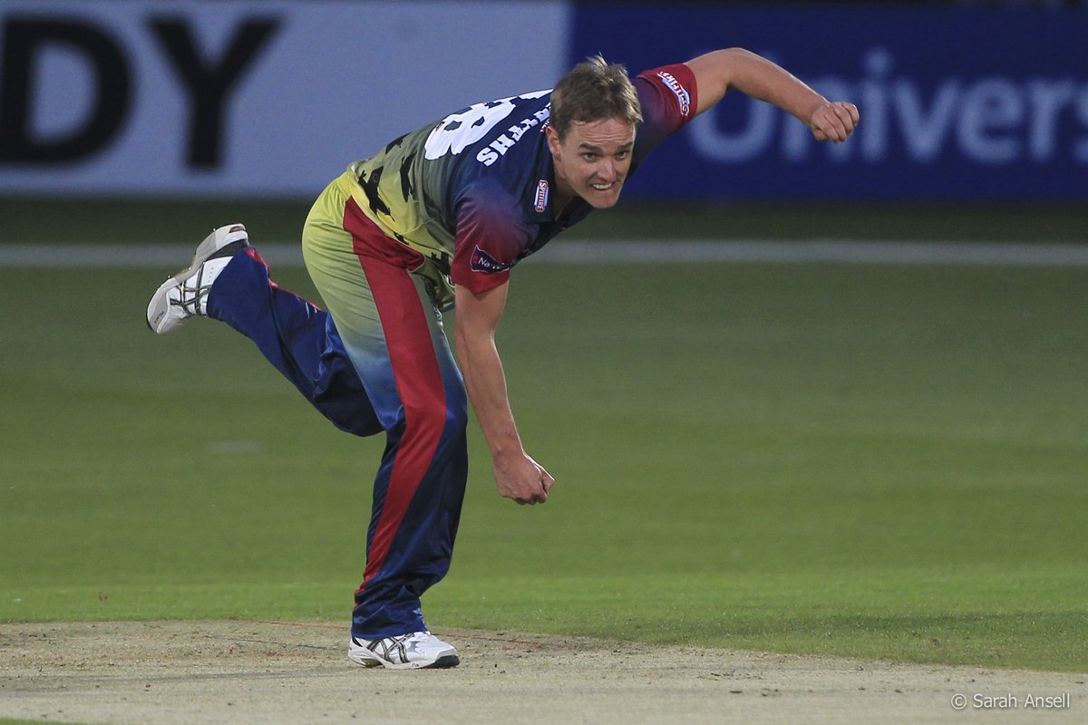 Sammy c Billings b Griffiths 30. Hants 183-9 and require 11 from 4 balls. Tino Best on strike.