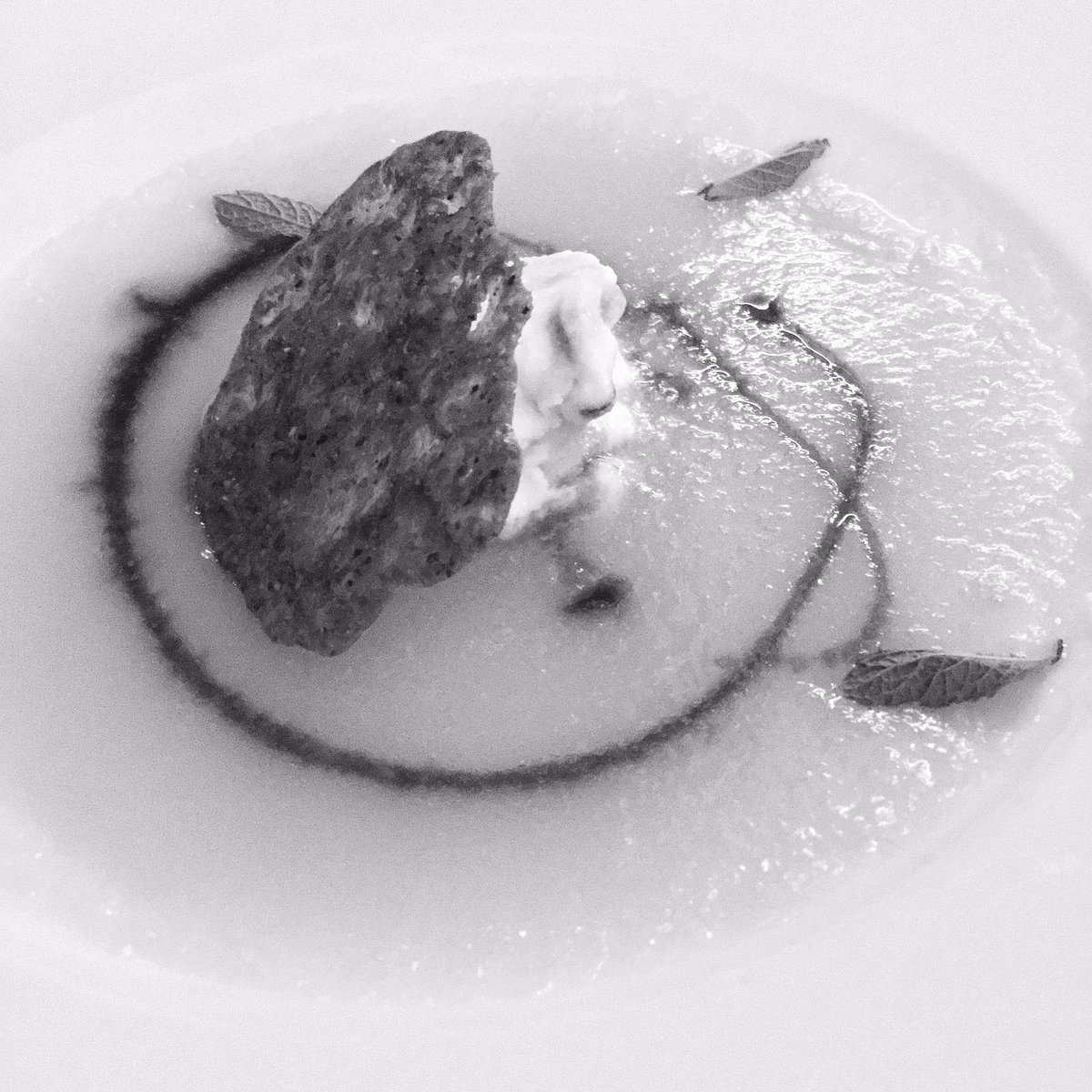 sul_luna's tweet photo. @KitchenMilano quale piatto vincerà #ichef16 #seratafinalekitchen #kitchen #milano #sophiasrestaurant https://t.co/R0JiE1DQRt