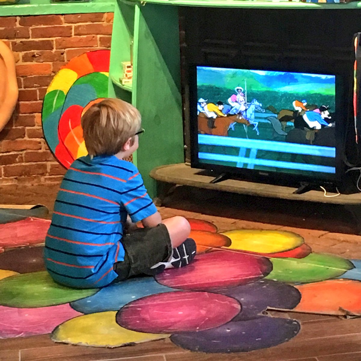 ScrummyAfters's tweet photo. There's nothing better than candy and Mary Poppins! 📽🍭 https://t.co/u74V6Dsdt6