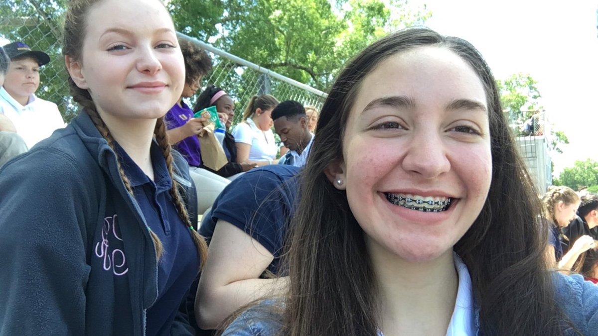 _rstout's tweet photo. happy national bestfriend day @JJeankaa @alanavest__16 &amp; syd https://t.co/ZxmY5B2jJ0