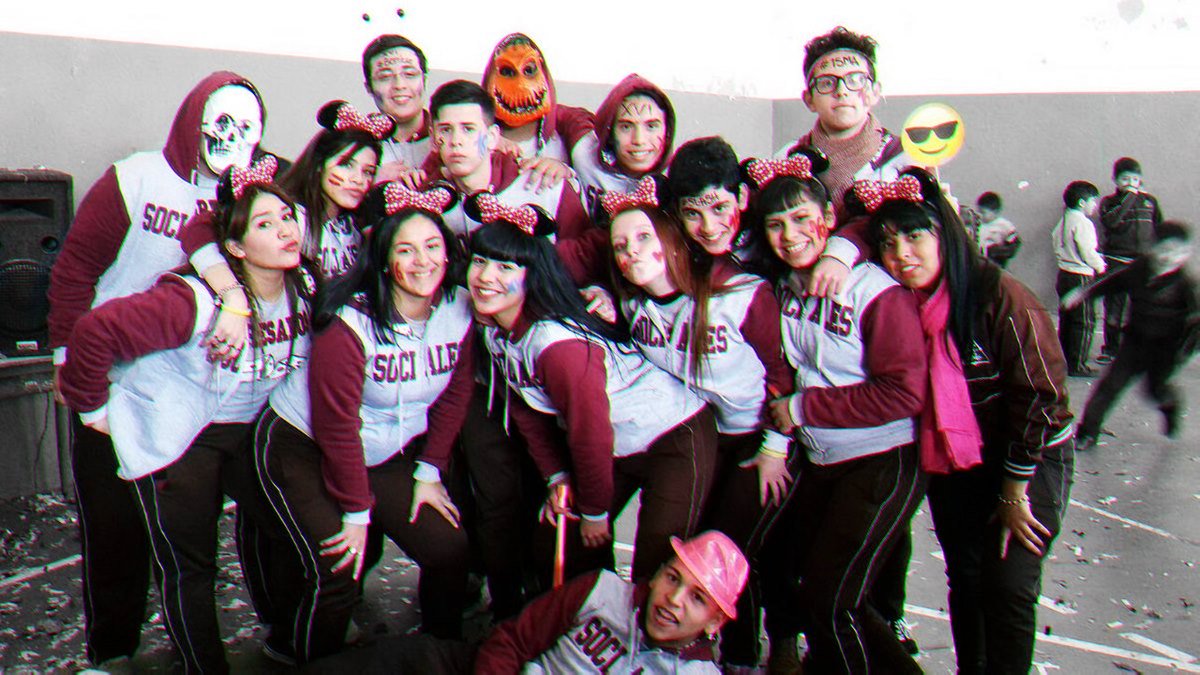 Promo16Isma's tweet photo. Sabemos que no sera eterno,pero podemos hacerlo INOLVIDABLE 🎉 💣👻 #PromoOr16inal #LaMasG16ante 💞🎓 https://t.co/yVInT9zRDz