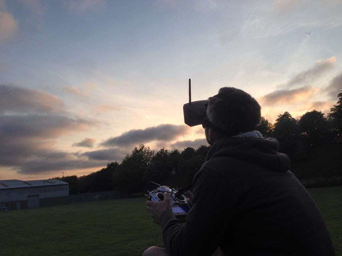 DroneIndustries's tweet photo. Bit of evening FPV with @thedistricts down on the Valley! #thuglife #fpv #quadracing https://t.co/aAI15rrLjW