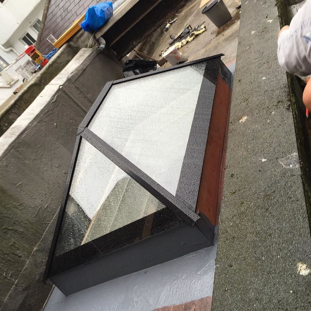 msbelectrical's tweet photo. #roofmaker roof lights being installed and of course the heavens opened #morespacebuilding… https://t.co/zWeZSGannL https://t.co/D4rdpoOdrh