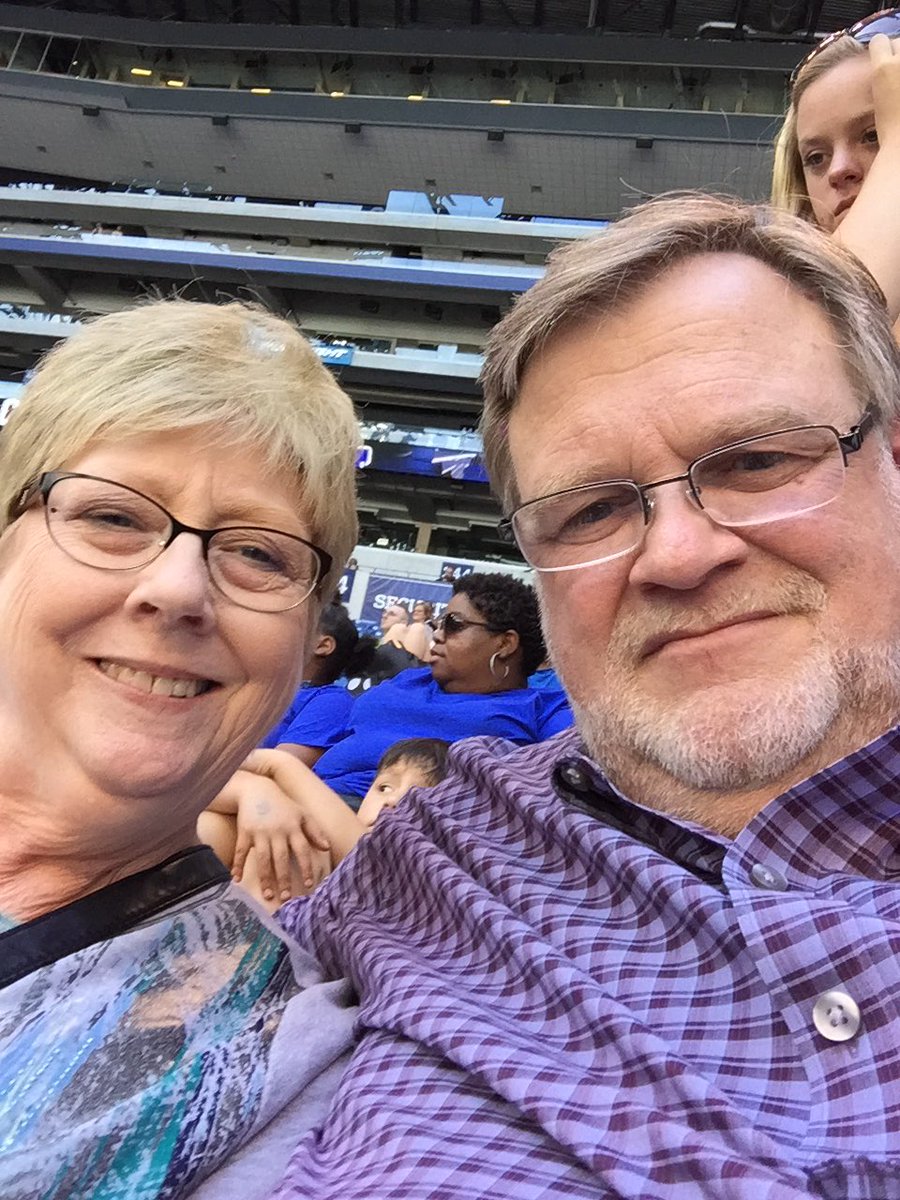 AuthenticVO's tweet image. Taking a break this afternoon from studio work and enjoying #ColtsMiniCamp