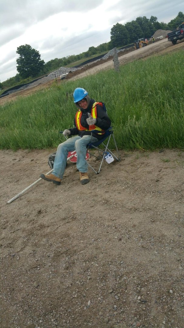 DadLifeDarryl's tweet photo. Dude's working the construction signs on Old Barrie Rd #OroMedonte rockin' @KoolFMBarrie Shower Radio today! #KoolON https://t.co/ISVRvFRVwy