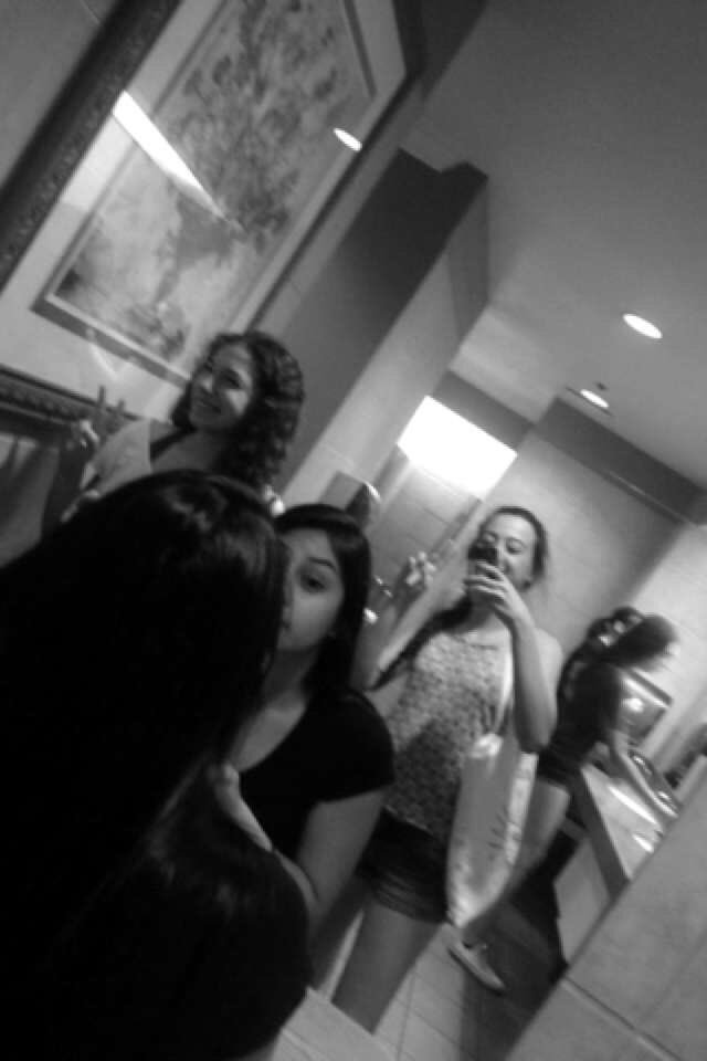 taylorherzogg's tweet image. Happy national bff day❤️ @_gfaris @bellaredpath @gchristiansen1 @DenaliDygert @Kaaaammber @NikkiMansky @jackson&amp;amp;ari