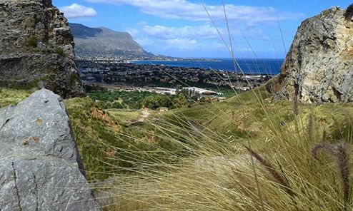 SicilyMag's tweet photo. #Capaci Se #PizzoMuletta diventasse un #Ecoparco https://t.co/uQLu2VcbIs https://t.co/UdKiZLJkIB