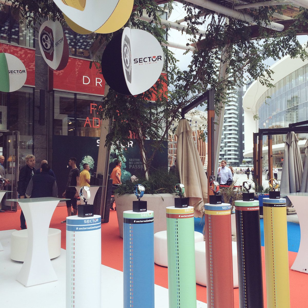 FranciValsecchi's tweet photo. Presentazione orologi #sector #piazzagaeaulenti #milano  @sole24ore @24moda @MasterLuxury24 https://t.co/q2IYURLR9n