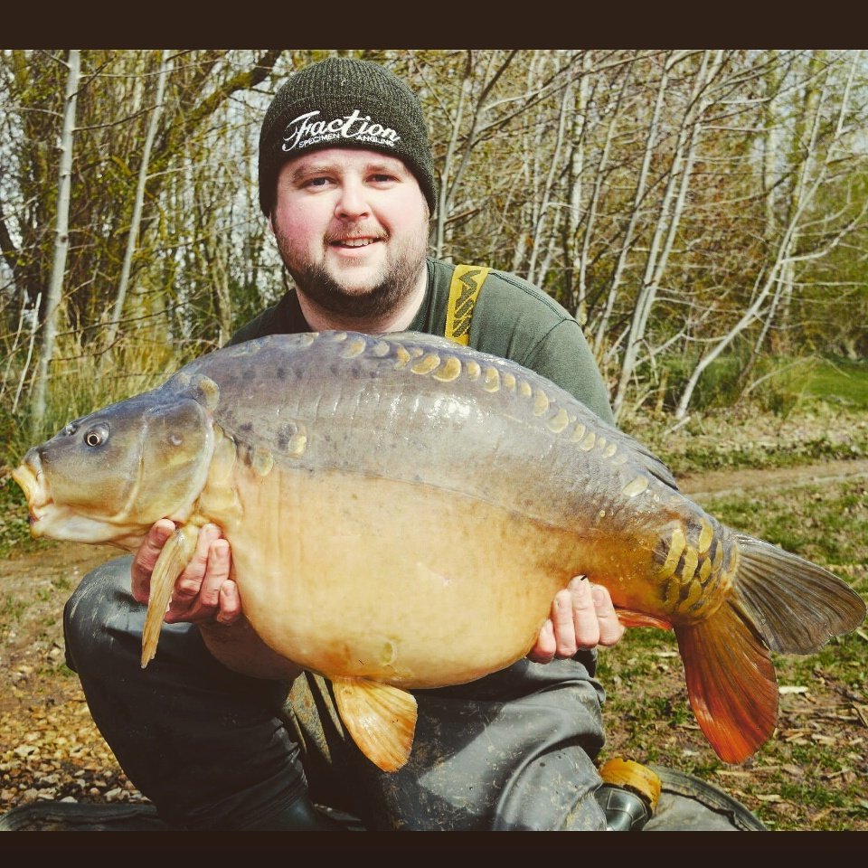 faction_spe_ang's tweet photo. Mirror of 28lb 8oz and a common of 29lb 14oz for Matt wood. A last minute move paying off #factionmob #ukcarp https://t.co/frPz7APOWI