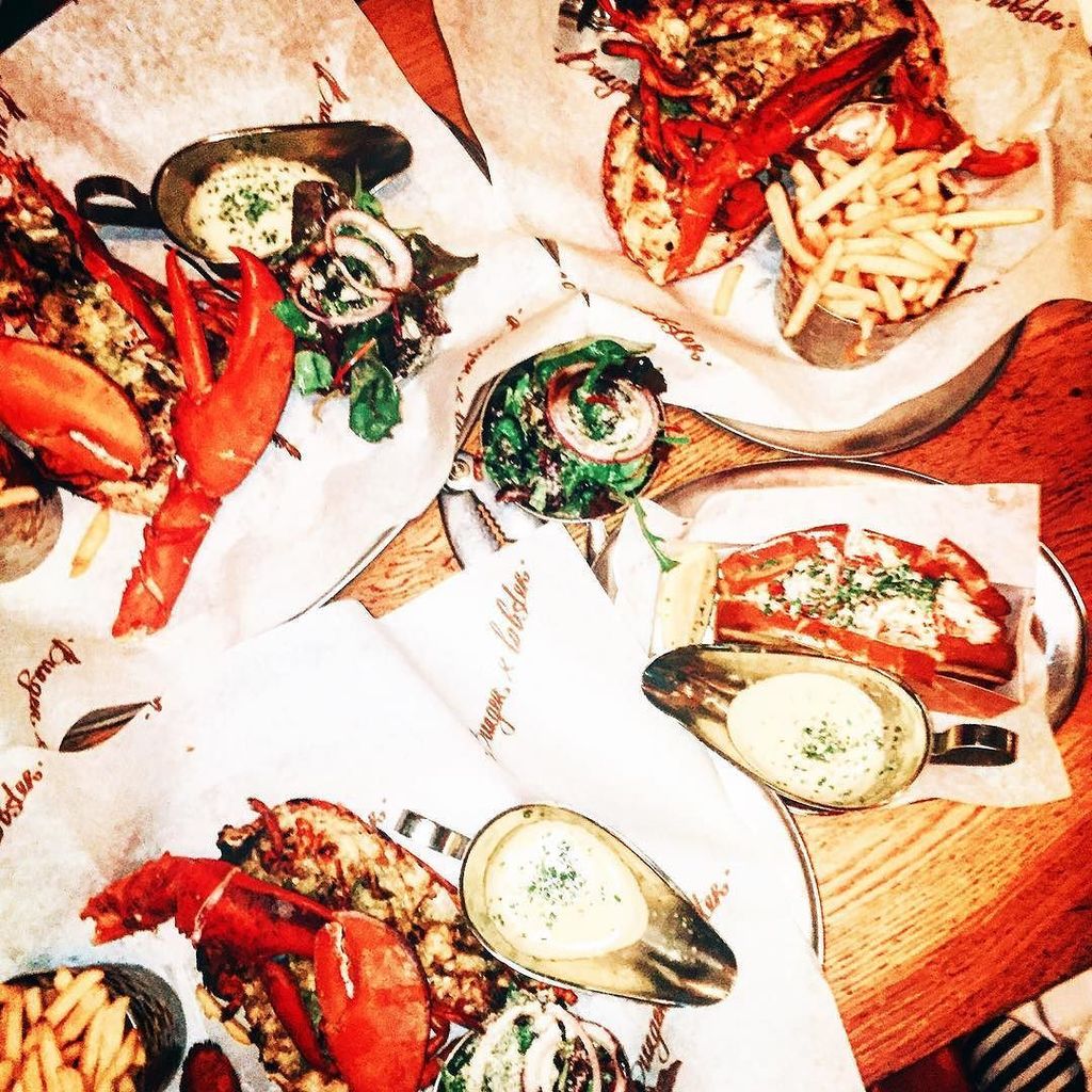 jamieklingler's tweet photo. Tonight rocks @zapper_uk #zappercrawl with @2_forks at @burgerandlobster https://t.co/64OLSy5QkW https://t.co/DVzAeSeusW