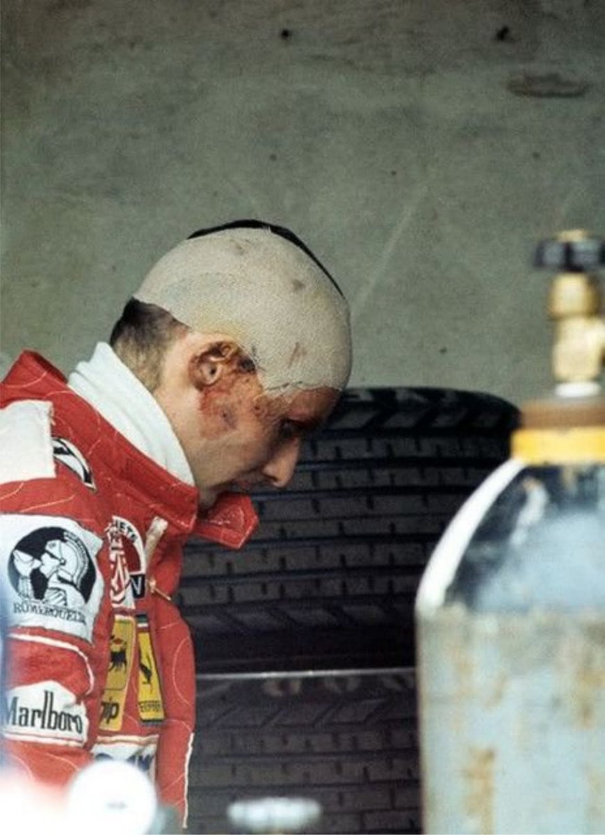 Lauda regresó 42 días después del accidente en Nurburgring '76. Esta es la imagen original de ese día
#F1 #RUSH