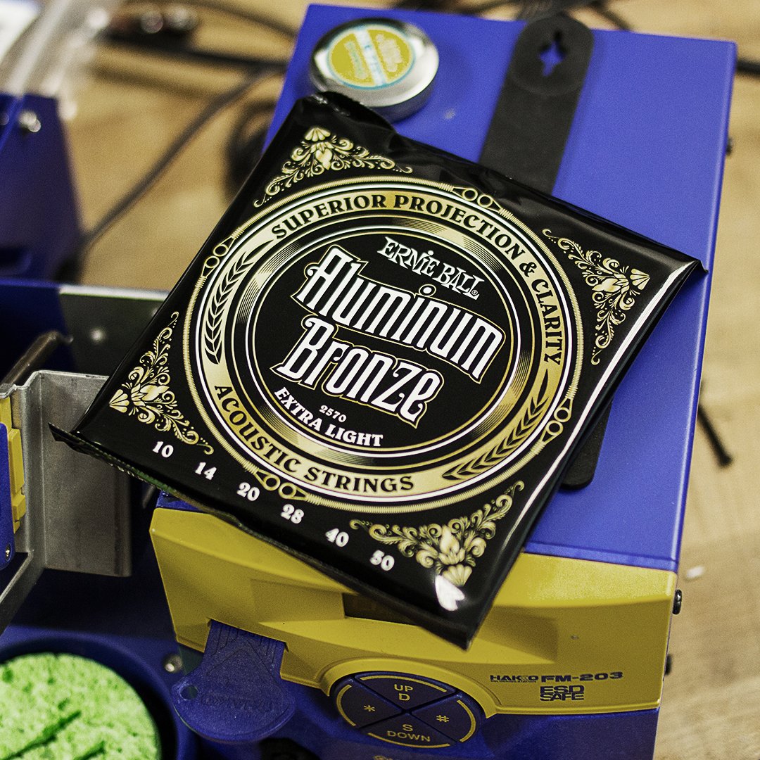 ernieball's tweet photo. Do you play acoustic guitar? Have you tried our Aluminum Bronze strings? #iplayslinky https://t.co/JZrtpdBFrA https://t.co/X3iP7kYNdw
