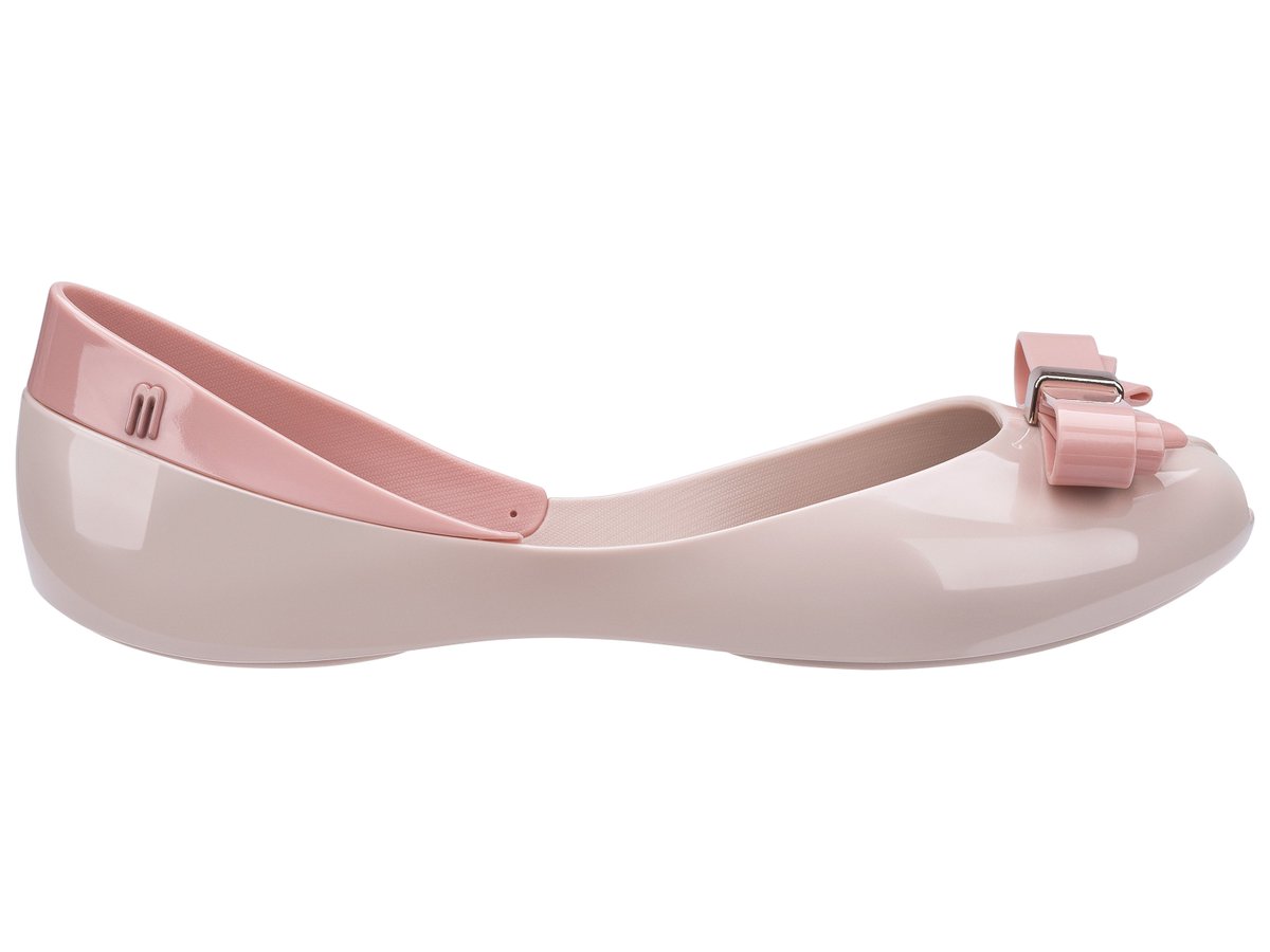 LojaMelissa's tweet image. A nossa realeza: Melissa Queen VI. Arrasando corações!
#Preview2016 #Melissa 
lojamelissa.com.br/preview/queen-…