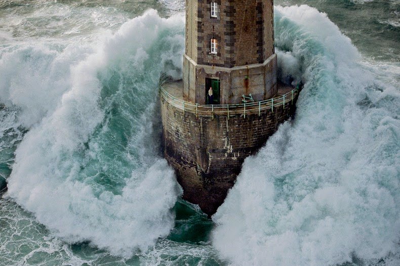 FixedOpsGenius's tweet photo. The Wave Swept Lighthouses of Brittany, France https://t.co/vwrAP1dFuj https://t.co/proWrK8utL