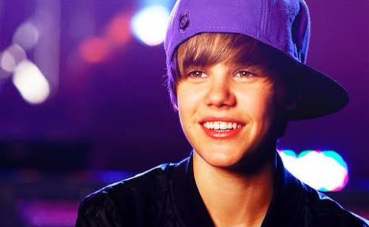 Cah6090's tweet photo. I cried when I saw this picture I miss him so I wanted this little hair black #littlehairblack @justinbieber https://t.co/hduF5XYJM6