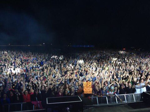 caseydfaulk's tweet photo. @JeffCoffinMusic you took this pics of us 2 years ago.  There we are in the front row! @davematthewsbnd https://t.co/jlVynvKkHE