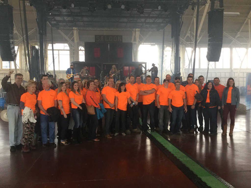 JimWatsonOttawa's tweet image. Thank you to all #Ottawa4FortMac volunteers! / Merci à tous les bénévoles qui sont à #OttawaPourFortMac!