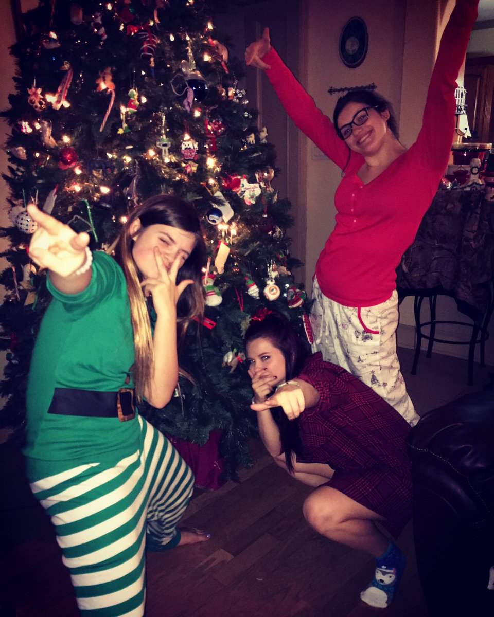 pmfl_KB's tweet photo. #nationalbestfriendday @Vickky_Alexandr https://t.co/p6LKOCk7Qd