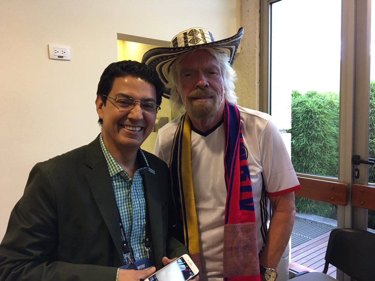 negociosentm's tweet photo. Nuestro director @juancarlosy y Sir @Richardbranson, minutos antes de conferencia en #WOBIbogota #SiBransonPregunta https://t.co/rXnMVGVTRd