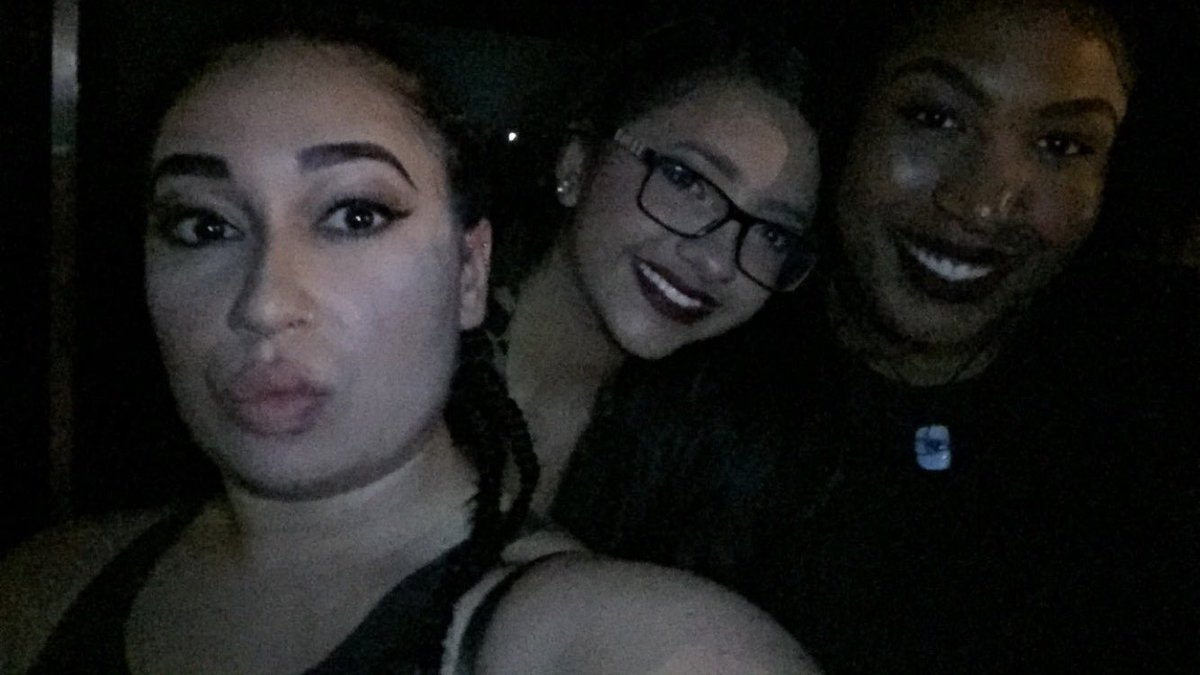 jessscinquee_'s tweet photo. Definitely can't forget these beauty's on #nationalbestfriendday @GlenCoco______ https://t.co/B4PZemOduz