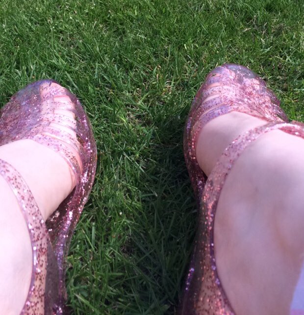 DaisyFo's tweet photo. Dont believe the jelly shoes from #Next Cut the girls feet,had a kids pair of jellys from next for months, No cuts! https://t.co/0H0tGCG4SR